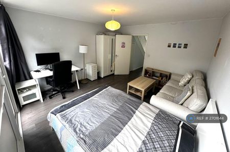 1 bedroom in a flat share to rent - Photo 3