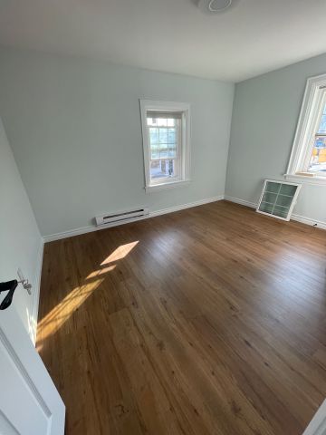 For Lease - 215 B Queen Street, Mississauga, Ontario - Photo 4