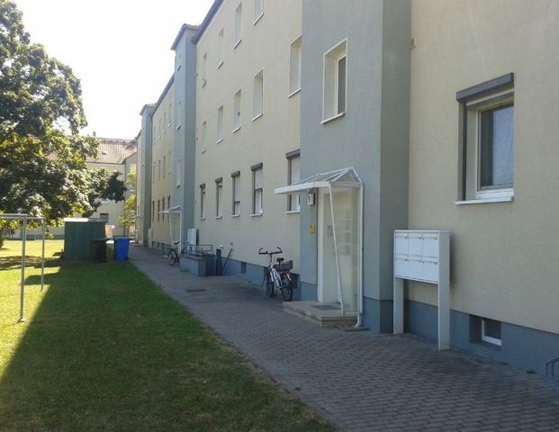 Nachmieter gesucht ! 2 Zimmer-Wohnung im Erdgeschoss in beliebter Wohnlage mit Balkon in Merseburg - Photo 1