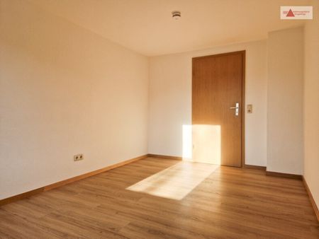 Geräumige 2-Raum-Dachgeschosswohnung mit Stellplatz - Foto 3
