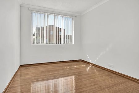 Two Bedroom Unit Close to Nepean Hospital - Photo 2