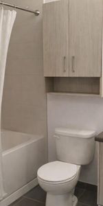 GRAND 3 1/2,ENTIEREMENT RÉNOVÉ,LAVEUSE-SECH. 1265$/MOIS TOUT INCLUS! AOÛT - Photo 4