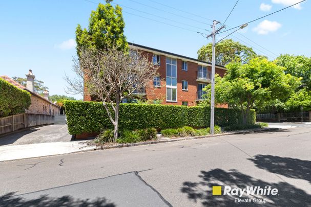 Charming North-Facing Studio in Leafy Glebe Setting - Photo 1