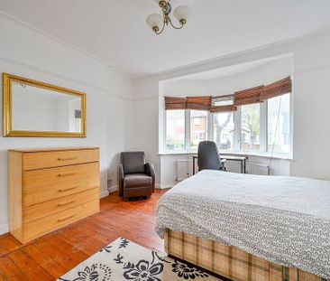 4 bedroom flat to rent - Photo 3