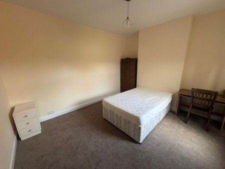 4 bedroom terraced house to rent - Photo 3