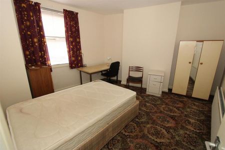 4 bedroom private hall to rent - Photo 4