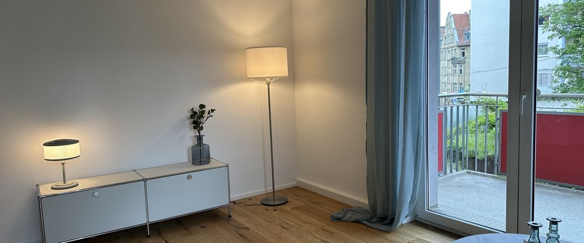 2-Zimmer-Schmuckstück mit Balkon am Hölderlinplatz: Erstbezug nach Komplettsanierung - Photo 1