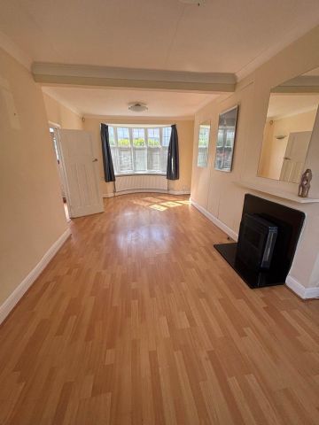 OIRO £1,900 pcm - Available Now - Unfurnished - Photo 5