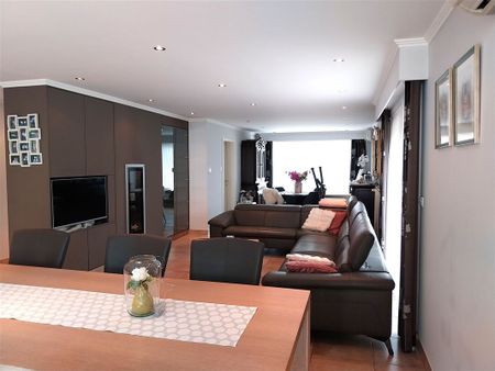 TE HUUR: Vrijstaande ruime woning met 3 slaapkamers en ruime loods! - Photo 4