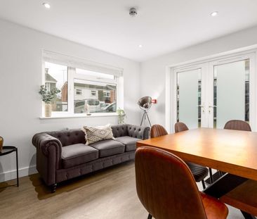 Damer Gardens Room 2 - Photo 2