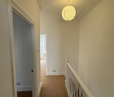 3 Bed Terraced House, Mayhill Road, SE7 - Photo 2