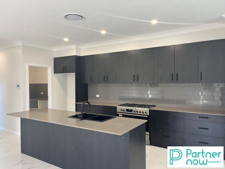 12 Hanbury Place, TAMWORTH NSW 2340 - Photo 4