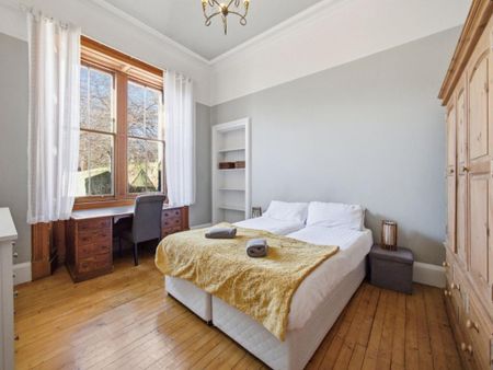 3 bedroom flat to rent - Photo 4