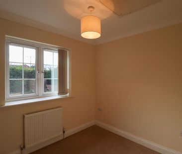 4 bedroom detached bungalow to rent - Photo 1