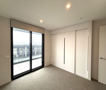 Modern 2 Bedroom Apartment, short walk to train - Photo 2