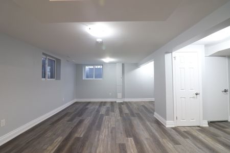 **SPACIOUS 1 BEDROOM UNIT IN NORTH END ST.CATHARINES** - Photo 4