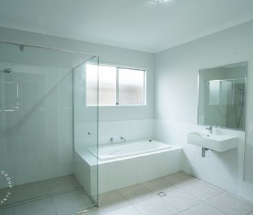 8 Priestly Place, Redbank, Qld 4301 - Photo 6