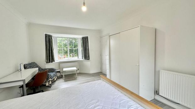 1 bedroom in a house share to rent - Photo 1