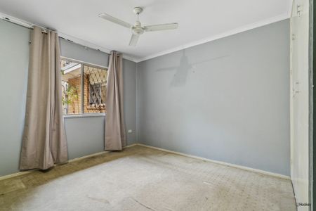 TWO BEDROOM GROUND LEVEL UNIT - WALK TO EVERYTHING! - Photo 2