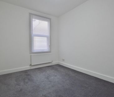 5 bedroom House To Let - Photo 2