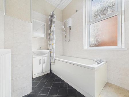 3 bedroom apartment to rent - Photo 4