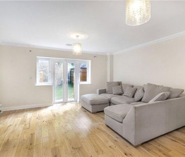 4 bedroom end of terrace house to rent - Photo 1