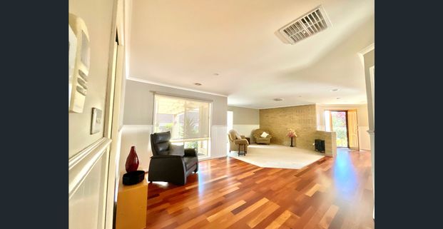 Large 3 Bedroom, plus study & garage - Photo 1