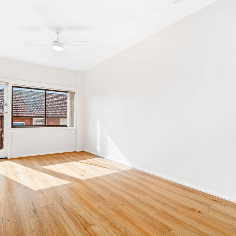 RENOVATED ONE BEDROOM UNIT IN PRIME LOCATION - Photo 1