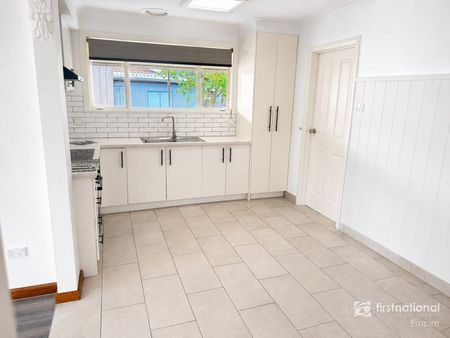 Spacious Family Home with Separate Studio, Double Garage & Generous Backyard - Photo 4