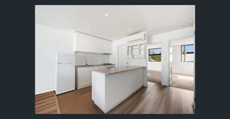 Watton Street Wonder! Sleek, Secure & Central - Photo 2