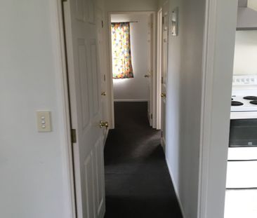 Fabulous 2 bdrm/double garage stand alone home - Photo 6