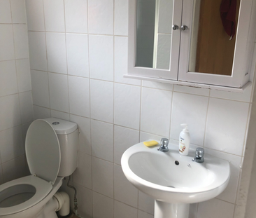 1 bedroom in a house share to rent - Photo 6