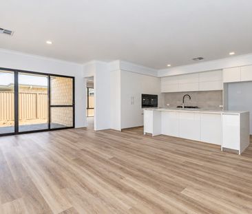 Brand New Home with Added Value – Extra Theatre, Study & Kitchenette - Photo 4