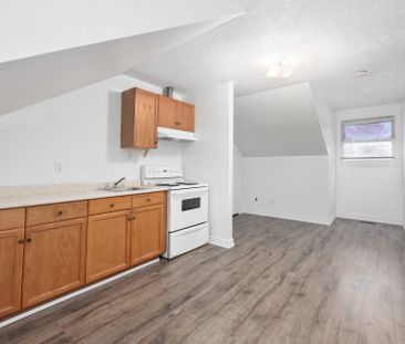 For Lease - 1 Grovepark Street, Richmond Hill, Ontario - Photo 4