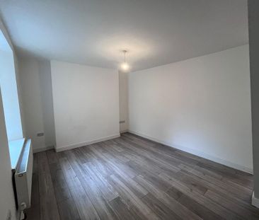 2 bedroom end of terrace house to rent - Photo 2