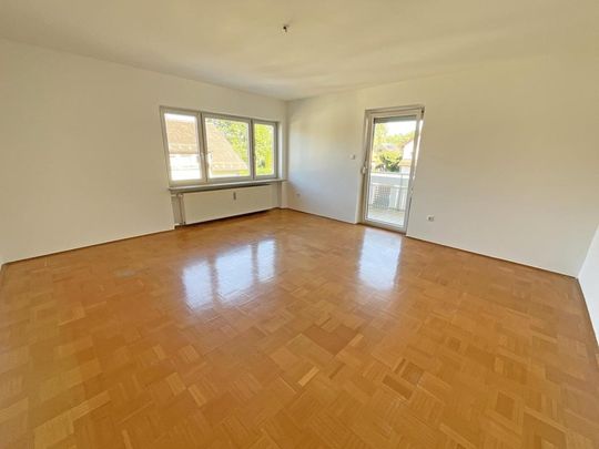 Irsee: Großzügige 3-Zimmer-Wohnung mit zwei Balkonen in gepflegtem Dreifamilienhaus - Foto 1