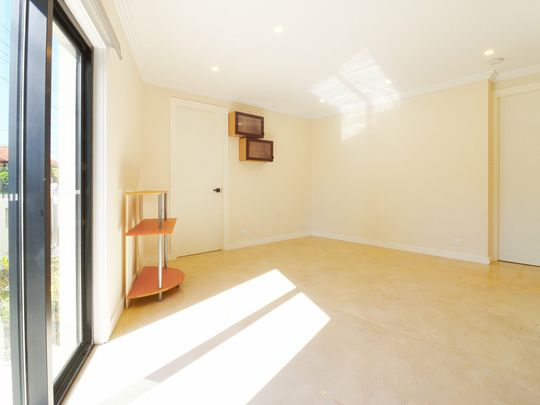 Modern Residence moments to waters edge - Photo 1