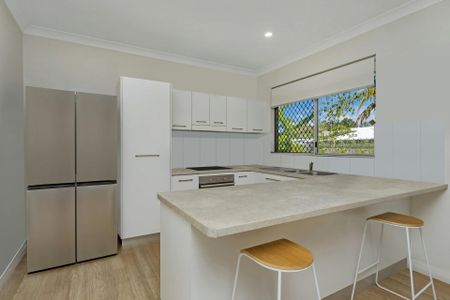 Modern 3 Bedroom Home with Media Room & Study - Photo 5