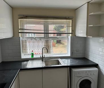 3 bedroom semi-detached house to rent - Photo 6