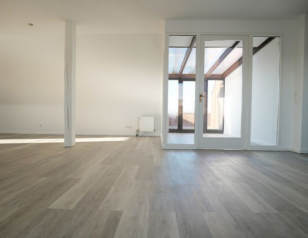 Krefeld-Fischeln/Gewerbegebiet: aufwendig modernisierte 3,5 Zimmerwohnung mit XXL-Dachterrasse - Photo 1