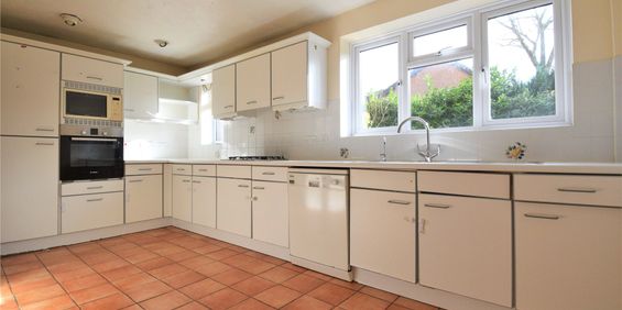 Howard Drive, Farnborough Howard Drive, Farnborough - Photo 3