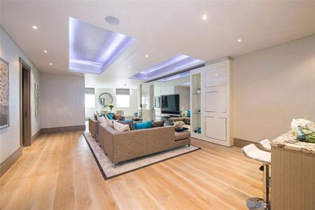 *SHORT LET* A sophisticated two bedroom apartment in the heart of Mayfair, W1. - Photo 3