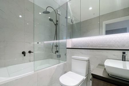 Rhodes Central Unique and spacious Three bedroom WITH BIG STUDY ROOM!! & Stunning breathtaking water view & Natural light throughout - Photo 3