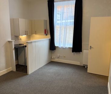 Studio Flat, Howard Road, SO15 - Photo 3