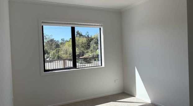 Brand new Living - Photo 1