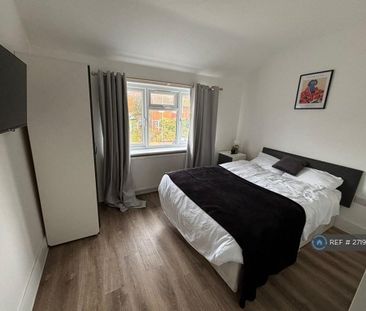 1 bedroom in a house share to rent - Photo 2