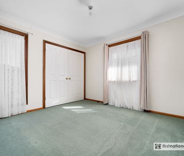 Sought-After Laffing Waters Estate - Photo 3