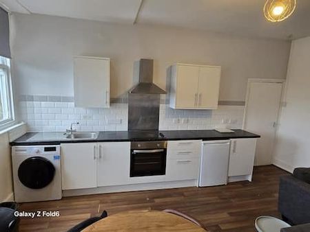 2 Bed Flat, Park Street, BS1 - Photo 5