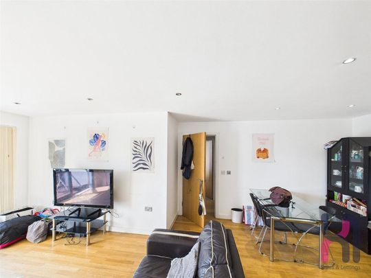 2 bedroom flat to rent - Photo 1
