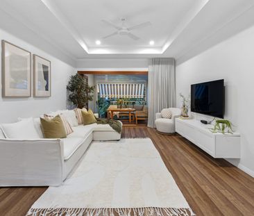 Contemporary lifestyle haven just a stone's throw to the beach - Photo 2